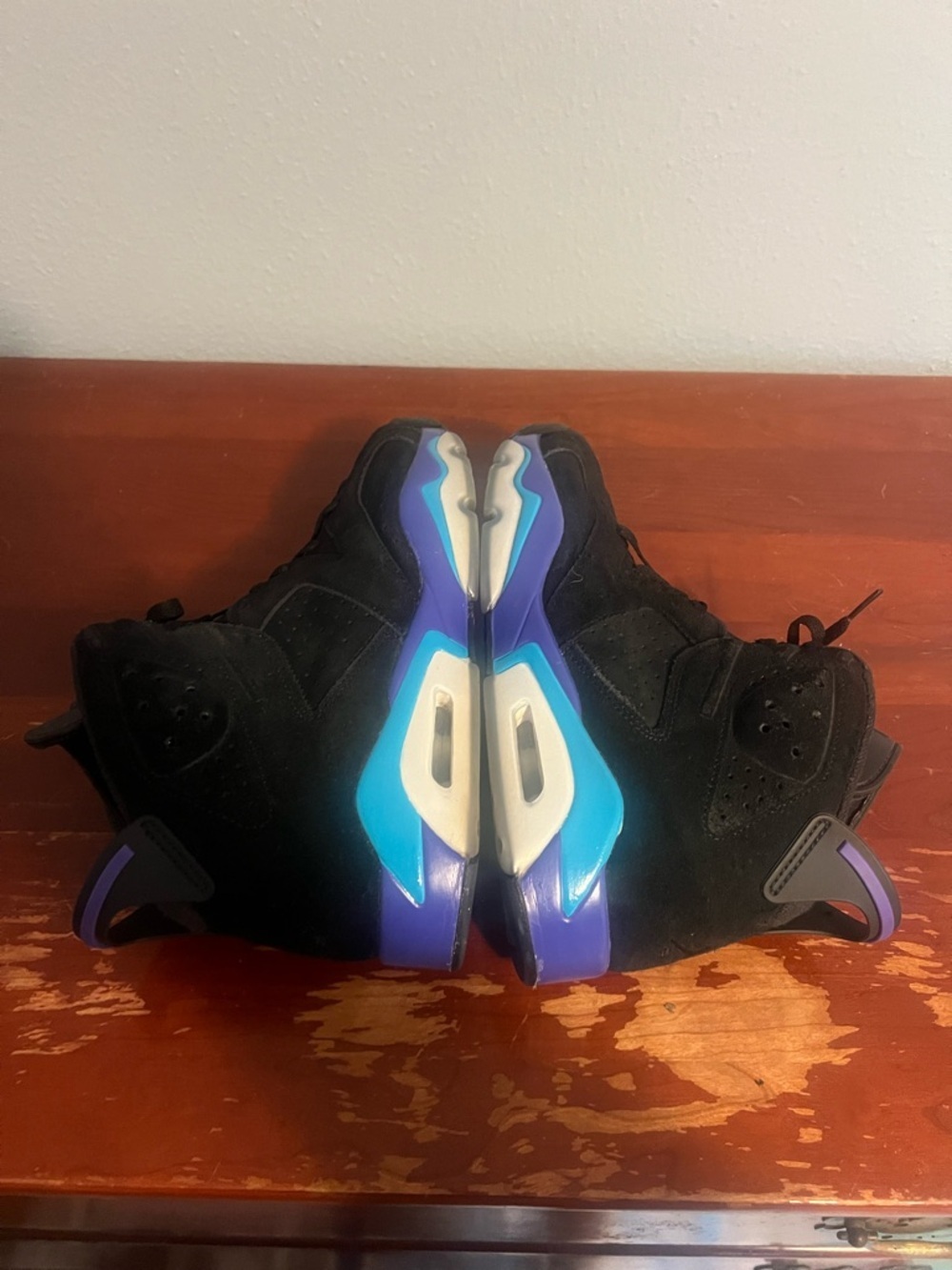 Jordan Men's Black Sneakers with Blue and Purple Accents Air Jordan 6 Aqua